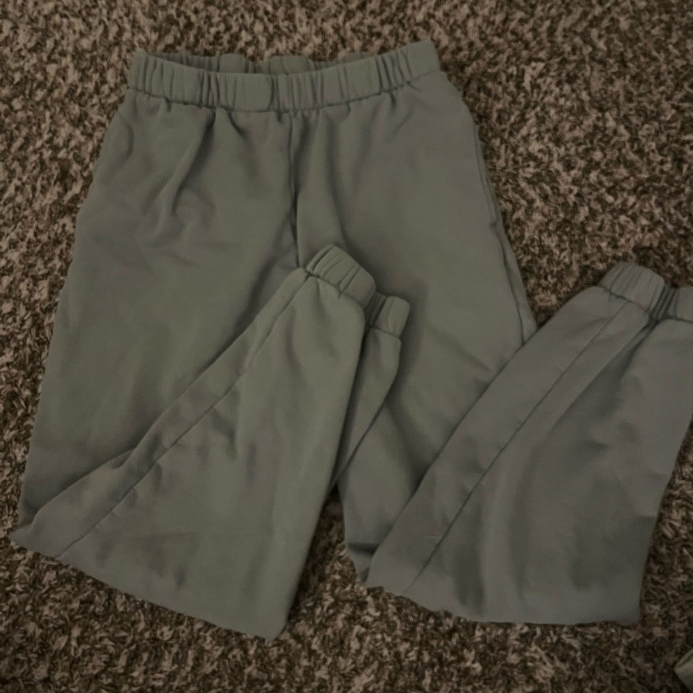 BRANDY MELVILLE sweatpants in perfect condition